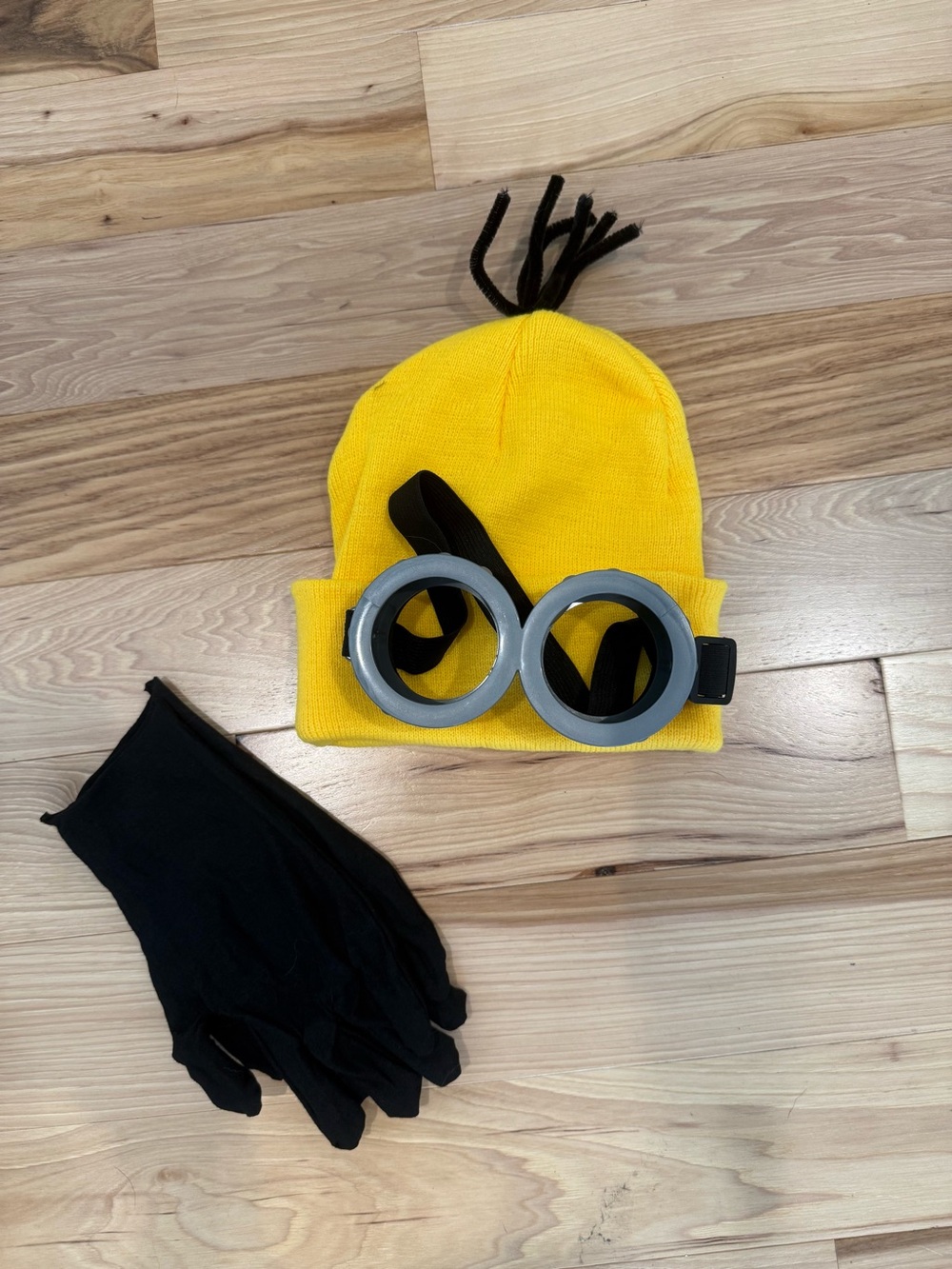 Adult Minions Beanie, Goggles & Gloves Costume Accessory Set | One Size